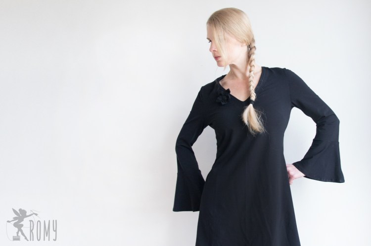 Kleid mit Trompetenärmeln nach einem Schnitt aus der burda